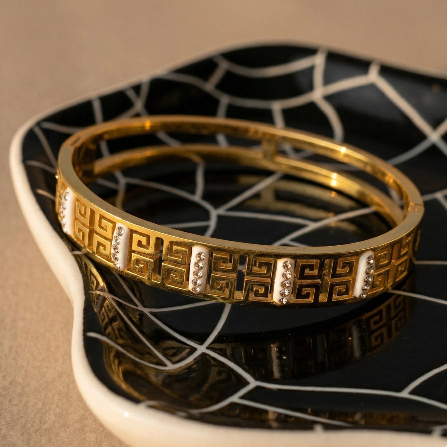 Luxury Fancy Stainless Steel Diamond Hand Cuff - Luxury Fancy Stainless Steel Diamond Hand CuffJewelryGlow with NazGlow With NazN-B014Luxury Fancy Stainless Steel Diamond Hand Cuff