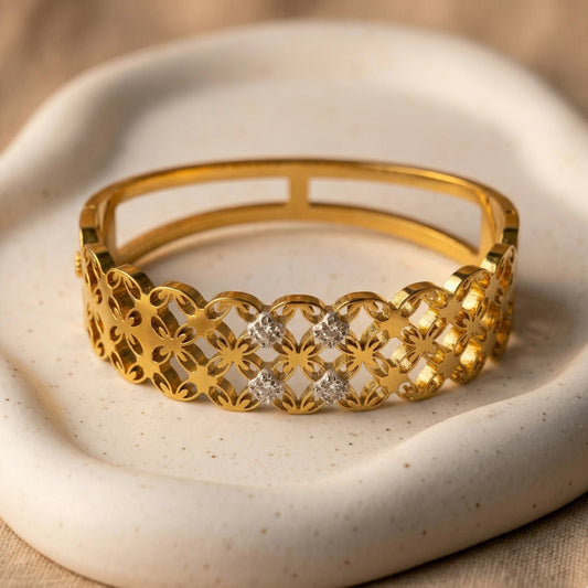 Royal Lattice Diamond Hand Cuff - Royal Lattice Diamond Hand CuffGlow with NazGlow With NazN-B015Royal Lattice Diamond Hand Cuff