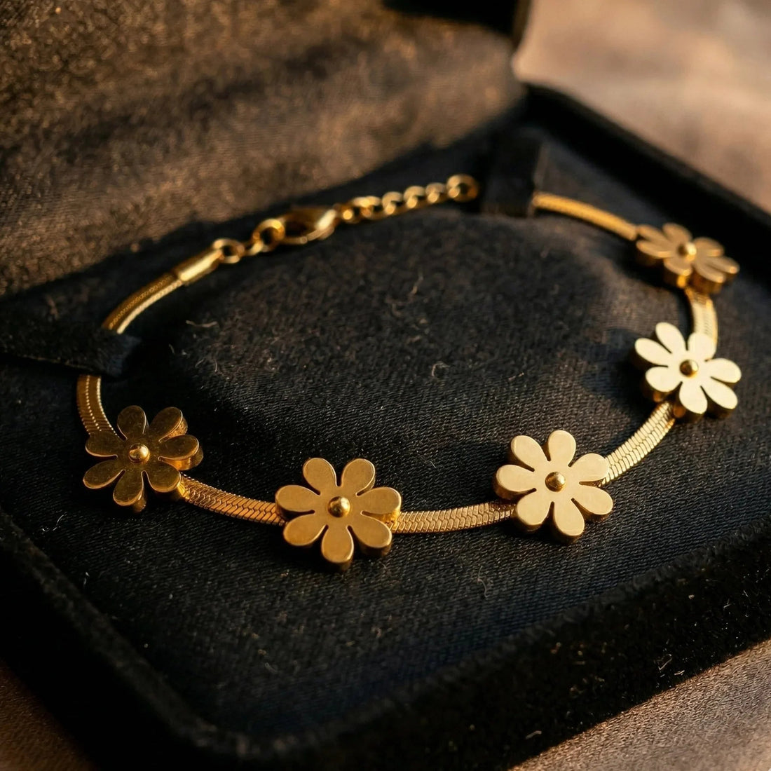 Daisy Flower Bracelet - Snake Chain Stainless Steel Chain Bracelet. - Glow With Naz