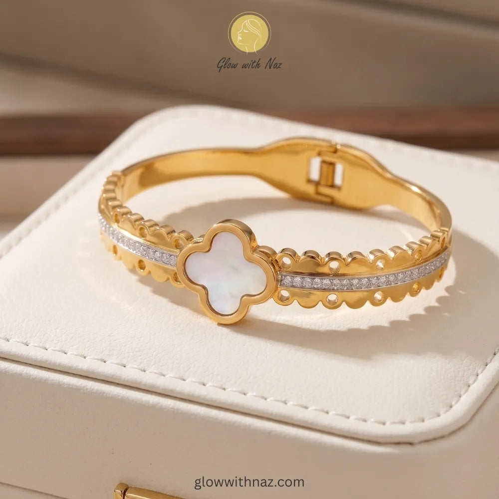 Close-up of clover motif center and pave stone band detail