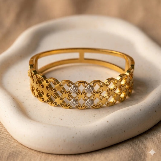 Royal Lattice Diamond Hand Cuff - Royal Lattice Diamond Hand CuffGlow with NazGlow With NazN-B015Royal Lattice Diamond Hand Cuff